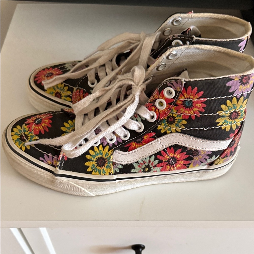 Vans Black Floral High-Top Sneakers size 4.5